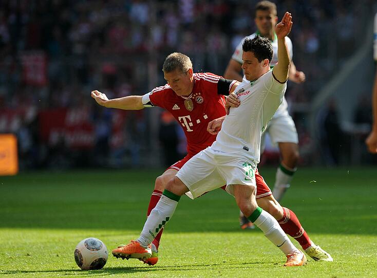 BASTIAN SCHWEINSTEIGER NOTE 2
Horst Hrubesch ist wieder da! Das Kopfballungeheuer köpfte mit hohem Luftstand zum 4:2 (61.). Versuchte sich als Weitschütze und Antreiber. Manchmal unkonzentriert im Zweikampf.