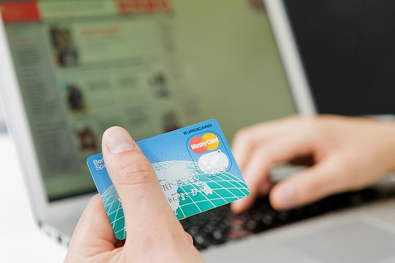 Eine Prepaid-Kreditkarte bietet eine gute Kostenkontrolle &ndash; zum Beispiel für Jugendliche.