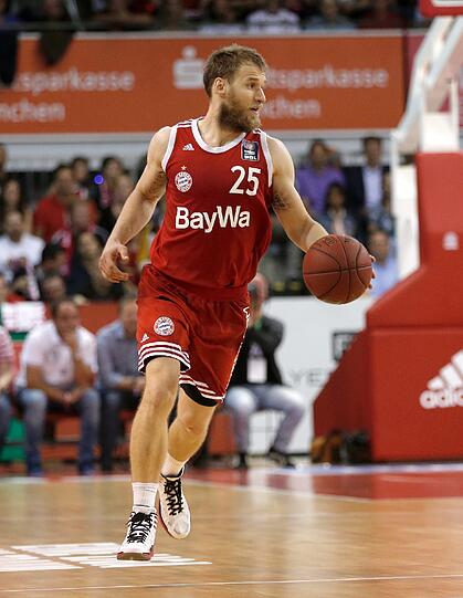 Pointguard Anton Gavel (3 Basketbälle)