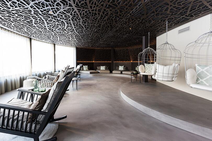 Das Natur-Designhotel SILENA im Hochtal Vals liegt unmittelbar an einer Langlaufloipe und nahe der Talstation. Neu eröffnet im Dezember 2017 bietet das stylishe Haus mit Feng Shui inspirierter Architektur eine Auszeit für Genießer und Entdecker.