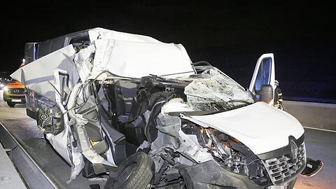 Am Kleintransporter entstand ein Totalschaden in Höhe von etwa 9.000 Euro.