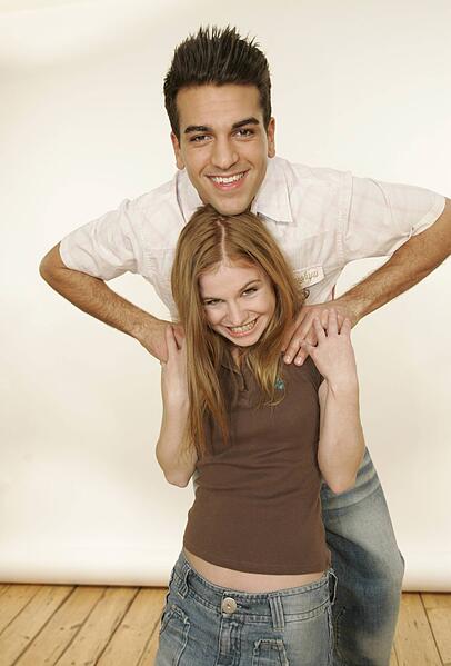 So sah Elyas M' Barek mit Serien-Partnerin Josefine Preu&szlig; in "T&uuml;rkisch f&uuml;r Anf&auml;nger" aus.