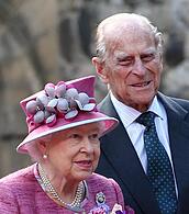 Immer eine halben Schritt hinter ihr: Prinz Philip und Queen Elizabeth 2017 in Edinburgh. Immer eine halben Schritt hinter ihr: Prinz Philip und Queen Elizabeth 2017 in Edinburgh.
