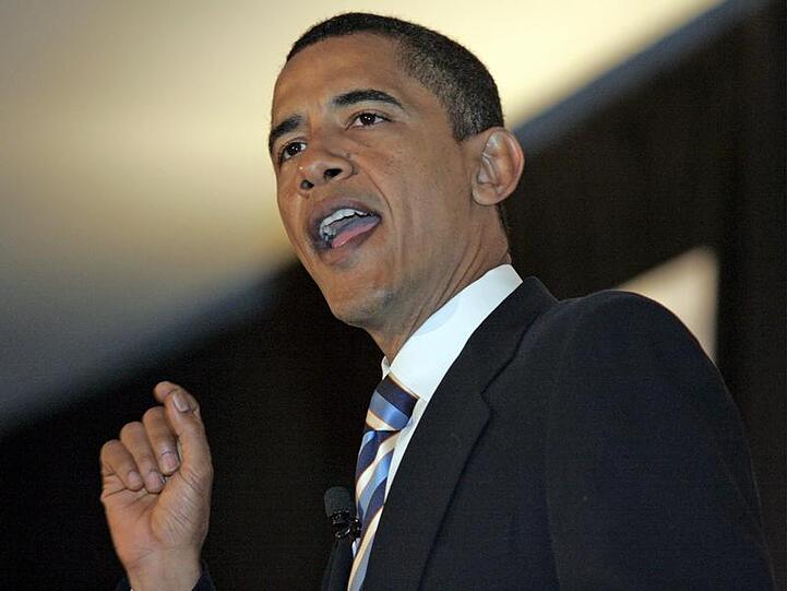 Deutsche Spitzenpolitiker sind sich uneinig, ob Barack Obama vor dem Brandenburger Tor sprechen sollte.
