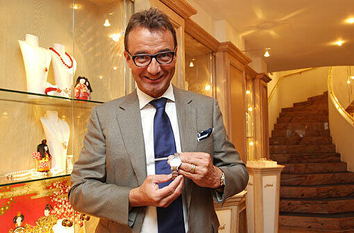 Stephan Lindner von Juwelier Fridrich mit einer EBEL Beluga.