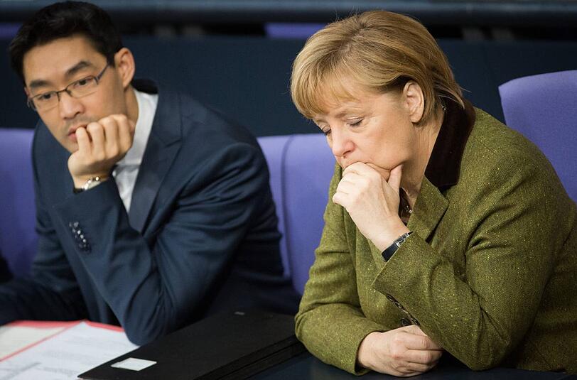 Nochmal vier Jahre? Vizekanzler Philipp Rösler und Kanzlerin Angela Merkel wirken selbst nicht richtig enthusiasmiert von dieser Vorstellung.