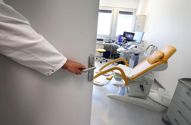 In der Augsburger Uniklinik wurden in den vergangenen neun Monaten 22 betroffene Frauen betreut. Typische Fälle sind etwa Frauen, die mit K.-o.-Tropfen bewusstlos gemacht wurden. In der Augsburger Uniklinik wurden in den vergangenen neun Monaten 22 betroffene Frauen betreut. Typische Fälle sind etwa Frauen, die mit K.-o.-Tropfen bewusstlos gemacht wurden.