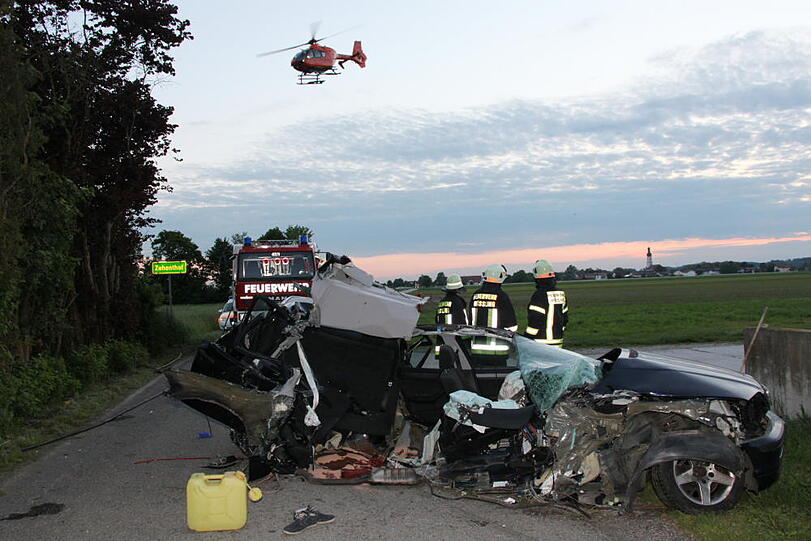 Unfall mit tödlichem Ausgang im Landkreis Mühldorf. Die Bilder vom Horror-Crash.