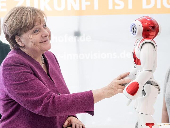 Kanzlerin Merkel: "Wir leben im Zeitalter der Digitalisierung und das bedeutet, alles was digitalisierbar ist, wird auch digitalisiert werden."