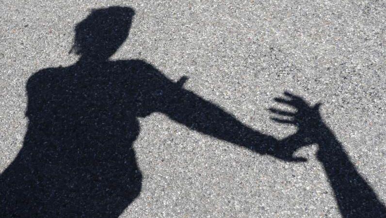 Mehr als jede dritte Frau wurde in Deutschland bereits auf der Straße verfolgt. Mehr als jede dritte Frau wurde in Deutschland bereits auf der Straße verfolgt.