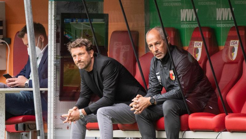 Trainer Markus Weinzierl (l) und Co-Trainer Reiner Maurer vom FC Augsburg. Trainer Markus Weinzierl (l) und Co-Trainer Reiner Maurer vom FC Augsburg.
