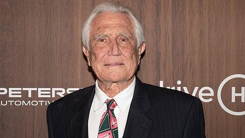 George Lazenby will sich aus der Öffentlichkeit zurückziehen und mehr Zeit mit seiner Familie verbringen.