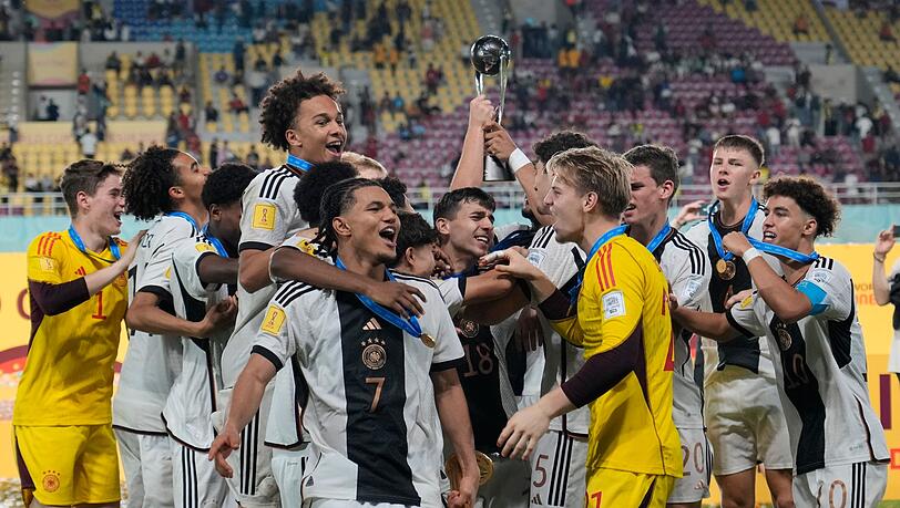 Die deutschen U17-Fußballer siegten im WM-Finale im Elfmeterschießen gegen Frankreich.