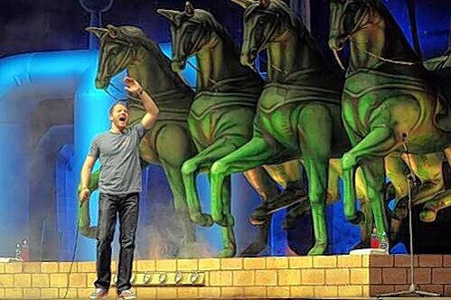 Stellte die Berliner Quadriga in die Olympiahalle: Bei Mario Barth ist Dauer-Schnellsprech und Dauer-Action angesagt.