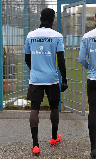 Prince Osei Owusu absolvierte am Montag sein erstes Training beim TSV 1860 - die Bilder!