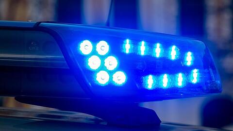 Ein Blaulicht der Polizei leuchtet auf. Foto: Klaus-Dietmar Gabbert/dpa-Zentralbild/ZB