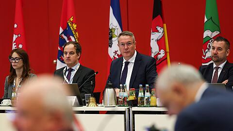 In dem Saal in der Rheingoldhalle tagte vor einigen Jahren in der Corona-Pandemie vorübergehend auch der rheinland-pfälzische Landtag.