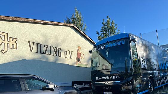Da sind sie: Die Löwen sind pünktlich im Landkreis Cham angekommen. Da sind sie: Die Löwen sind pünktlich im Landkreis Cham angekommen.