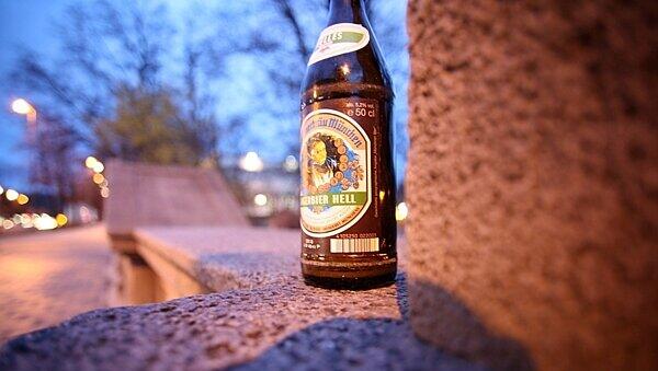 Auch spätnachts noch mit einer Flasche Bier an die Isar - das ist jetzt möglich.