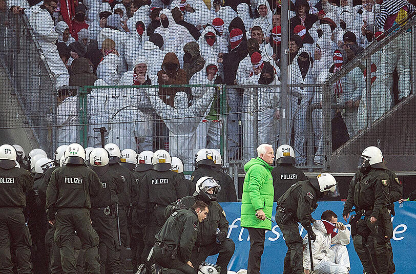 Die Krawalle letztes Wochenende treffen den FC Köln sowohl image-technisch als auch wirtschaftlich und sportlich - den Club erwartet eine saftige Strafe.