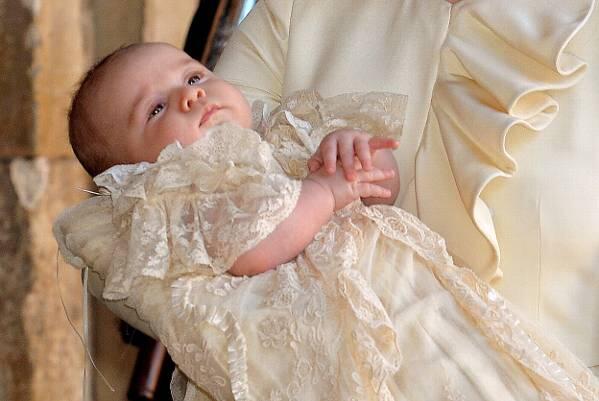 Jüngster Königsspross: Baby George auf den Armen seiner  Mama, der Herzogin Catherine