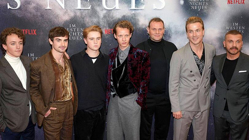 Der Cast bei der Premiere des Kinofilms "Im Westen nichts Neues" im September 2022 in Berlin.