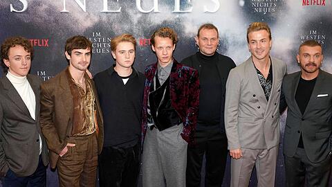 Der Cast bei der Premiere des Kinofilms "Im Westen nichts Neues" im September 2022 in Berlin.