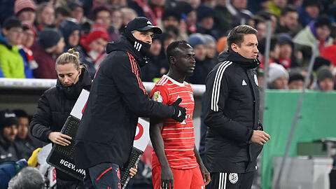 Thomas Tuchel (l.) und Sadio Mané (M.).