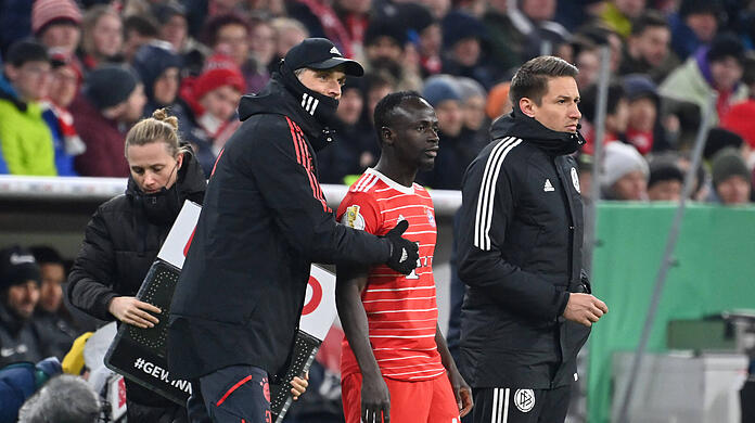 Thomas Tuchel (l.) und Sadio Mané (M.).
