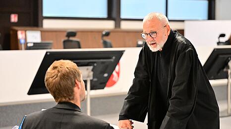 Steffen H&ouml;rning, Anwalt der Nebenklage, fordert  f&uuml;r den Raub&uuml;berfall in Stuhr eine hohe Haftstrafe.