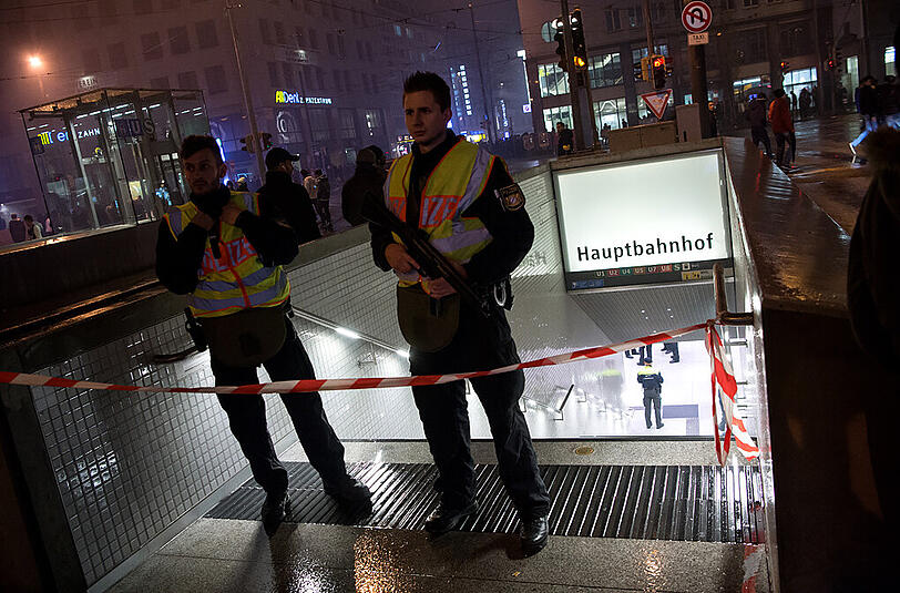 Aufgrund der Terror-Warnung wurde der Hauptbahnhof evakuiert und abgeriegelt.