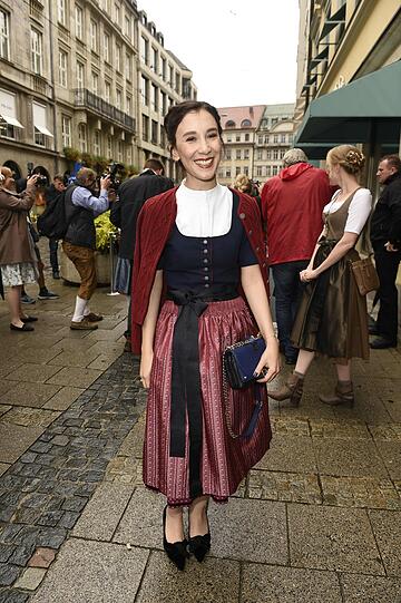 Sibel Kekilli beim Frühstück bei Tiffany