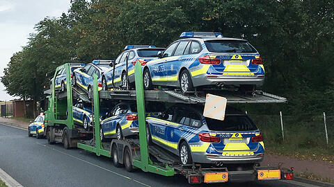 Die Streifenwagen der Polizei waren zu hoch geladen - das schmeckte der Polizei gar nicht.