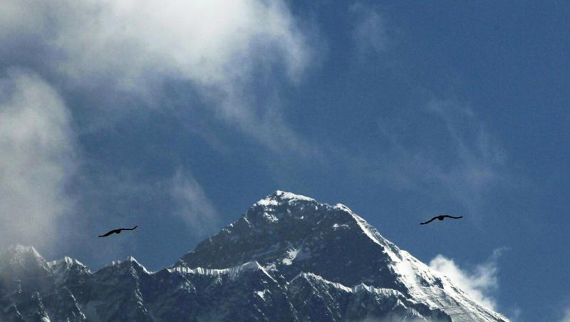 Der Mount Everest im Himalaya ist der höchste Berg der Welt. Der Mount Everest im Himalaya ist der höchste Berg der Welt.