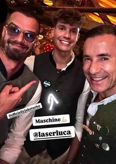 Joko Winterscheidt, Influencer LaserLuca und Kai Pflaume zusammen auf dem Oktoberfest. Joko Winterscheidt, Influencer LaserLuca und Kai Pflaume zusammen auf dem Oktoberfest.
