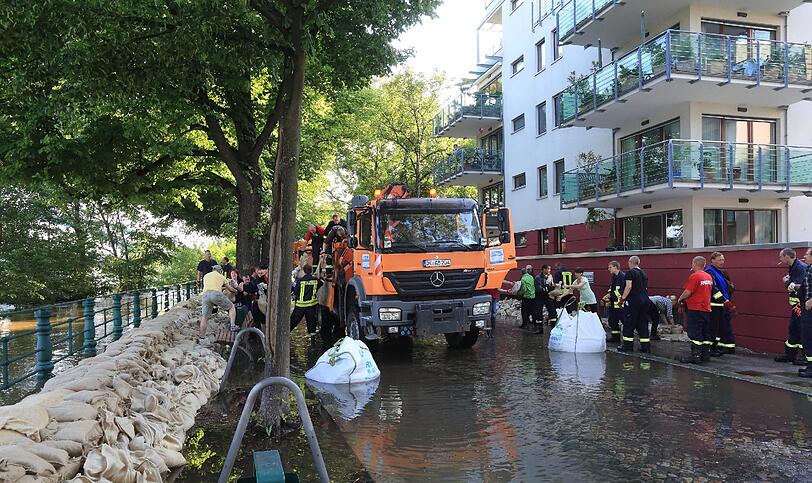In Magdeburg hat sich die Hochwasserlage an der Elbe weiter zugespitzt.