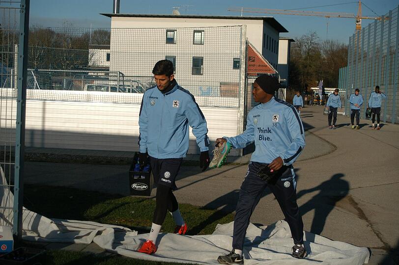 Die Löwen übten bei der Trainingseinheit am Dienstagnachmittag vor allem das Kombinationsspiel.