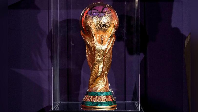 Um diesen Pokal geht es auch 2026 wieder: Jetzt startet der Vorverkauft zur FIFA Fußball-WM im kommenden Jahr.