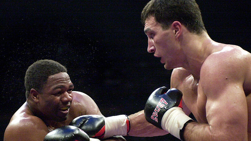 14.10.2000 - Köln: Klitschko ist nach einem Punktsieg über den WBO-Champion Chris Byrd (USA) erstmals Weltmeister im Schwergewicht.