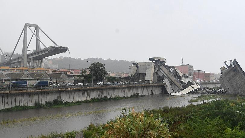 Die Morandi-Brücke auf der Autobahn A10, der berühmten Urlaubsverbindung "Autostrada dei Fiori", stürzte in mehr als 40 Metern Höhe auf einem zwischen 100 und 200 Meter langen Stück ein.