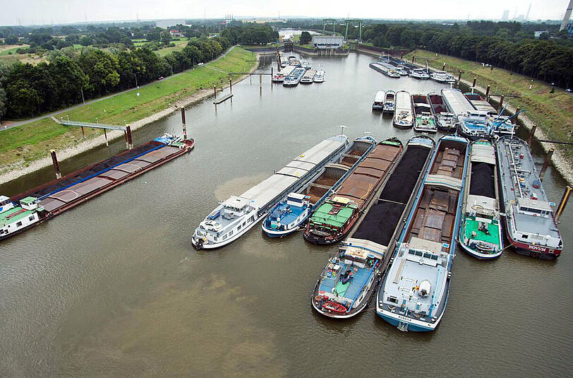 Schiffstau vor einer Schleuse (Symbolbild)