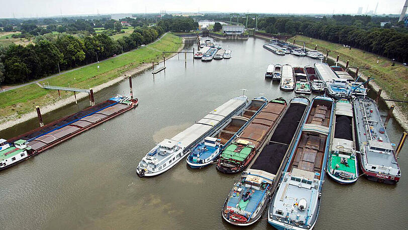 Schiffstau vor einer Schleuse (Symbolbild) Schiffstau vor einer Schleuse (Symbolbild)