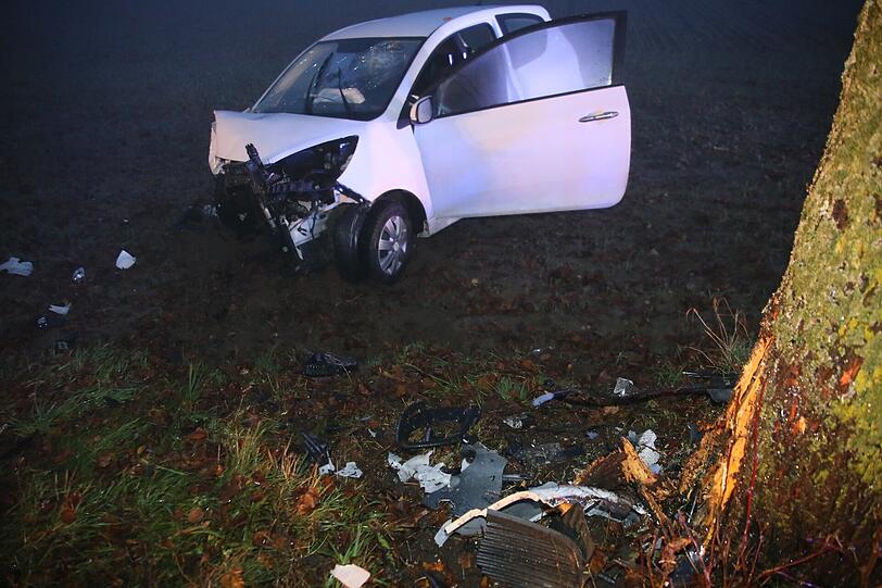 Unfall am frühen Morgen. Die Bilder vom Feuerwehreinsatz.