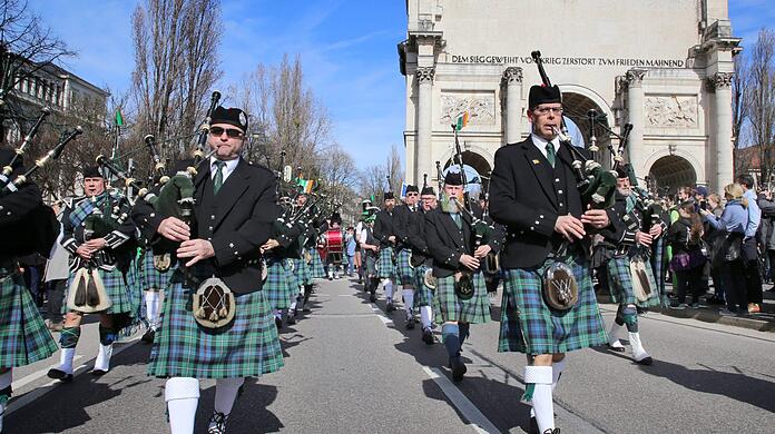 Die Parade zum St. Patrick's Day führt auch über die Leopoldstraße. (Archivbild)