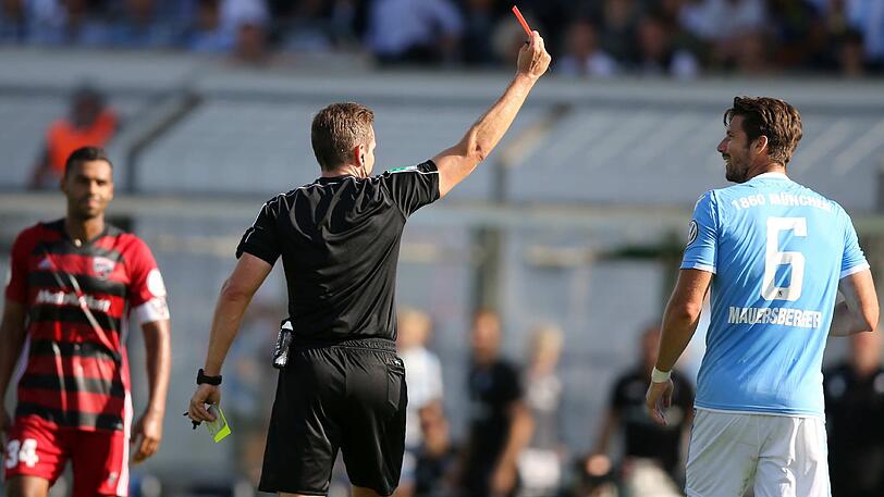 Strittige Szene: Beim Pokalfight gegen den FC Ingolstadt sieht Jan Mauersberger Gelb-Rot.