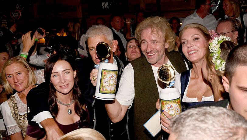 Die marstall-Wirte Able feiern mit Thomas Gottschalk und seiner Lebensgefährtin Karina Mross.