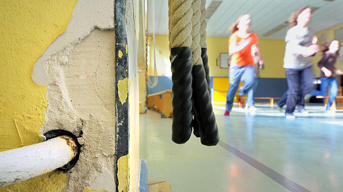 Kein seltener Anblick: eine marode Turnhalle. (Symbolbild)