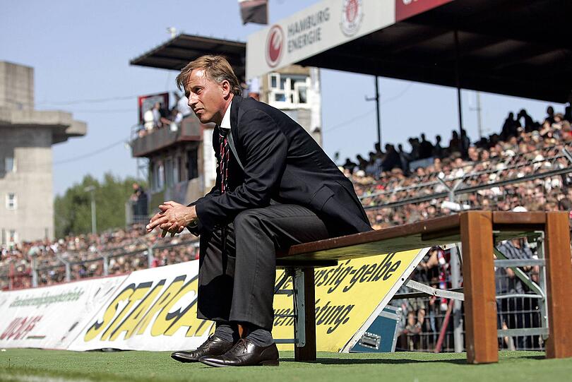 ANDRIES JONKER (10.04.2011 - 30.06.2011, 82 Tage)

Louis van Gaal musste gehen, sein Assistent blieb und übernahm interimsweise. Zum Einstand gab es gleich ein 5:1 über Heynckes' Leverkusener. Wie sein Gegenüber zwei Jahre zuvor feierte auch Jonker vier Siege aus den verbleibenden fünf Partien. Am Denkwürdigsten geriet wohl das 8:1 bei St. Pauli. Es ist bis heute das letzte Bundesligaspiel am Millerntor – bis zur kommenden Saison.