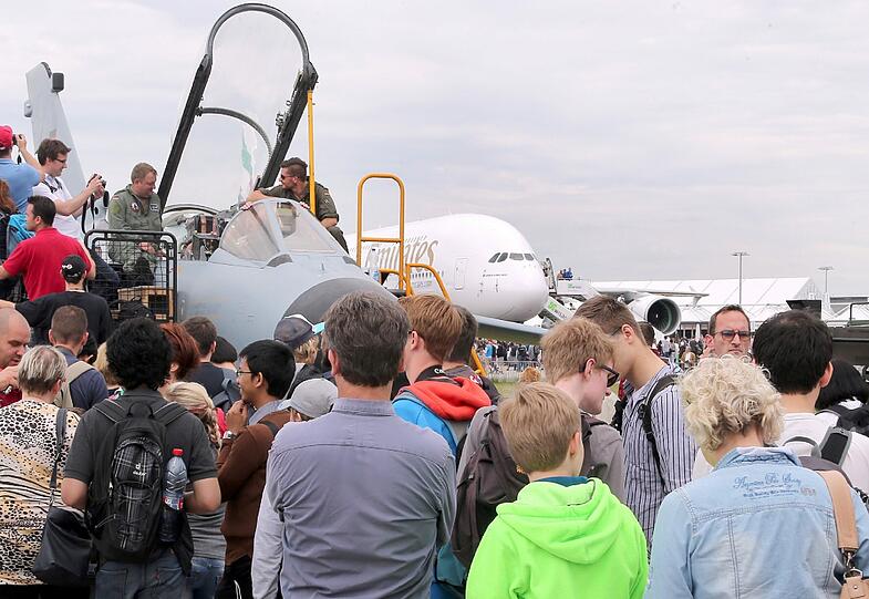 Bei der Internationalen Luft - und Raumfahrtausstellung in Berlin werden rund 230.000 Besucher erwartet.