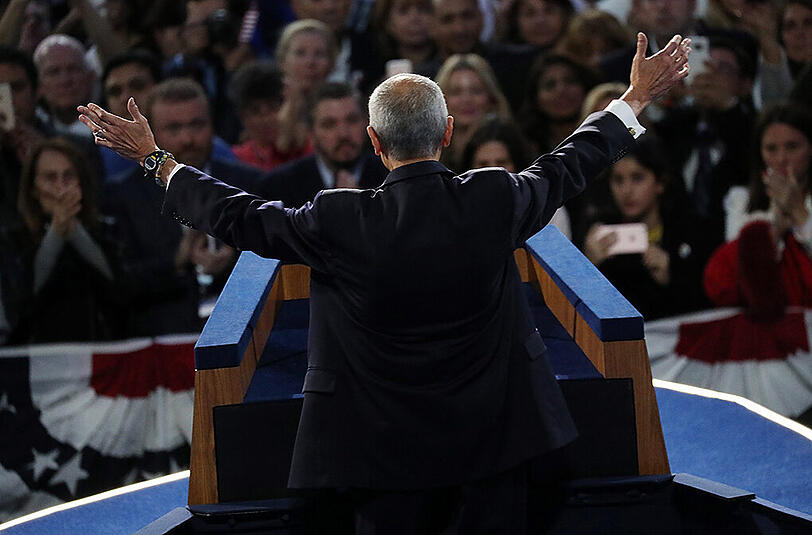 Aus und vorbei: Hillary Clintons Wahlkampfmanager John Podesta schickt ihre Anhänger nach Hause. Heute gibt es nichts zu Feiern.